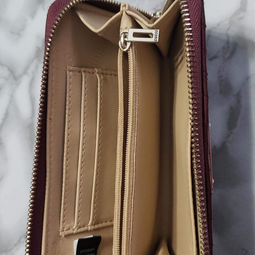 Guess Wallet - Picture 3 of 4